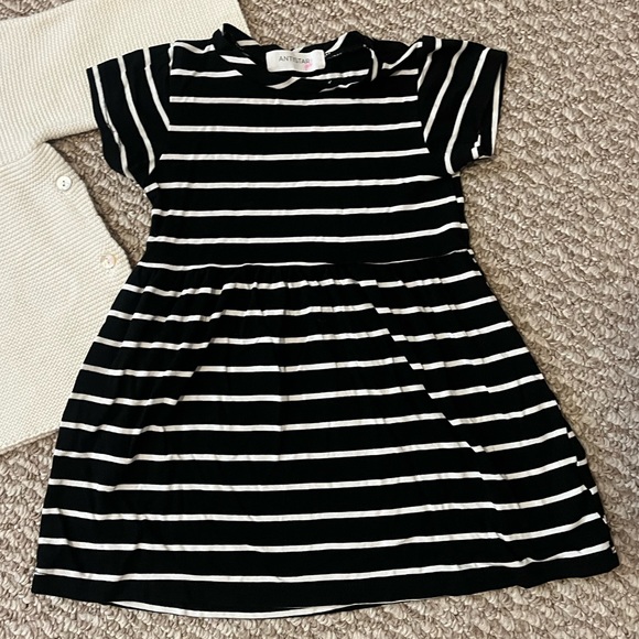 Cute LOT girl clothes/sweaters/dresses - Picture 2 of 6